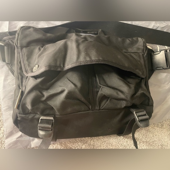 DSPTCH Black Laptop Bag with Flap-Over Design,Shoulder Strap and dust bag - Picture 3 of 9